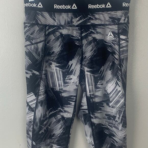 Reebok Black and White Print Capri Leggings Size Small - Picture 6 of 11